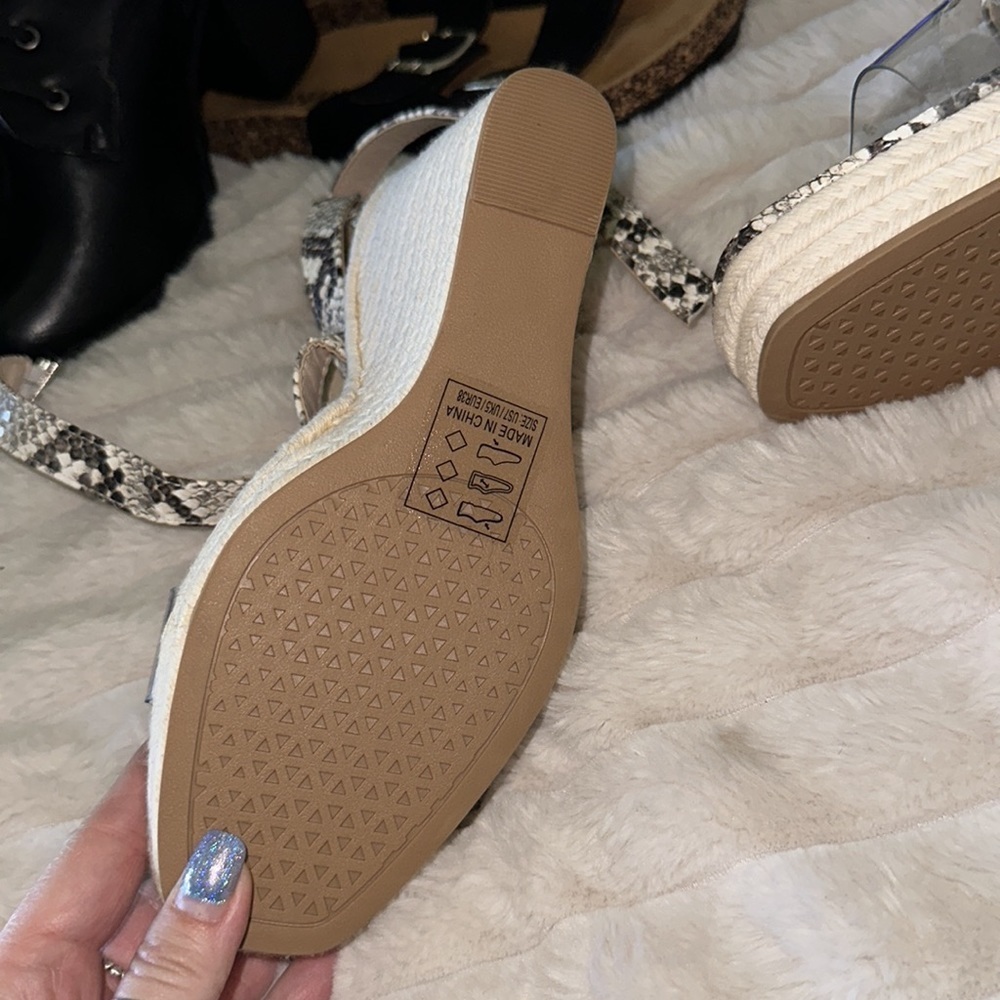 Size 7 strappy  snake wedge - Picture 6 of 8